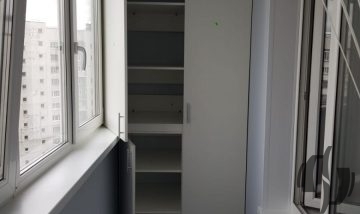 шкаф встроенный на балкон