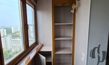 Шкаф на балкон с роллетой